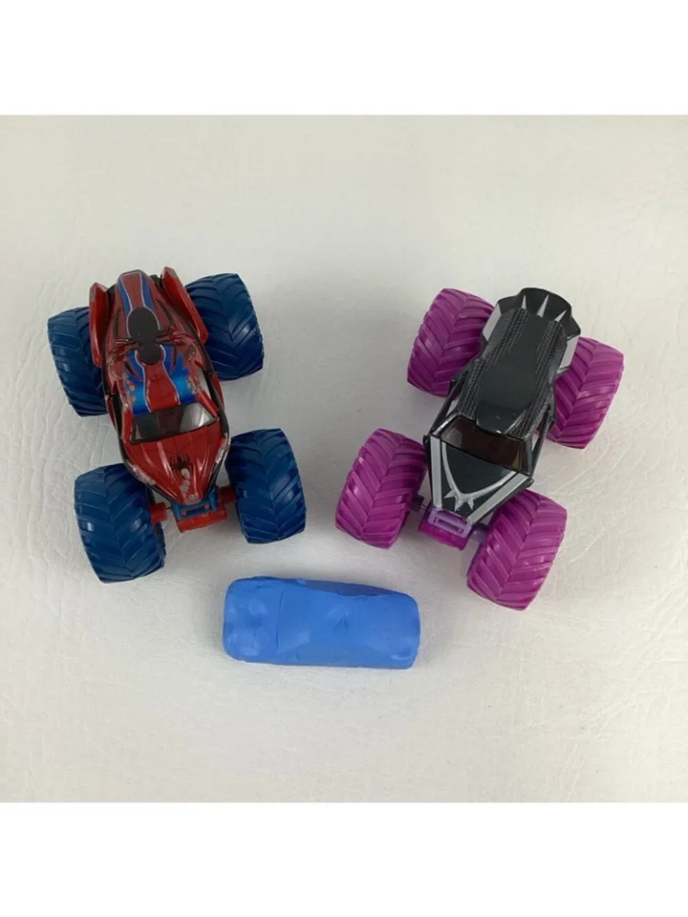 Hot Wheels Monster Jam Truck Marvel Black Panther Spider-Man Crash Car Bundle